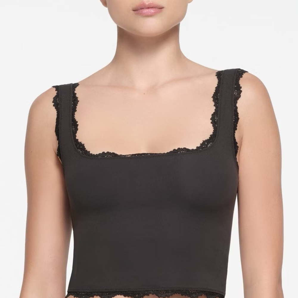 [SOLD] NWT SKIMS Fits Everybody Lace Tank (Black) Size XS